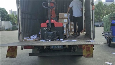 Đơn đặt hàng xà phòng Grace Qiu được giao một cách suôn sẻ và đúng giờ